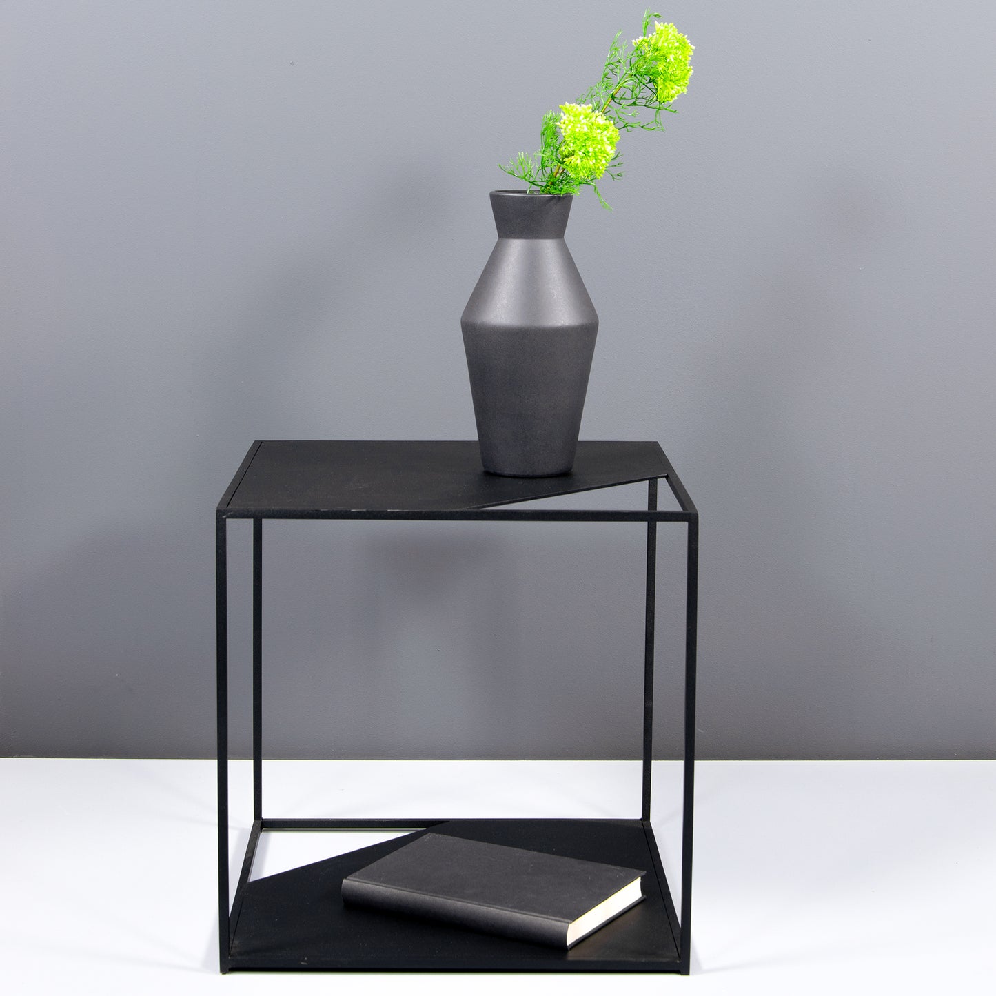 CUT 40 Side table - Black